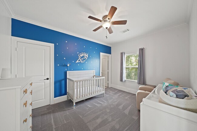 Building Photo - 3808 Center St