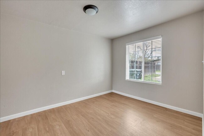 Building Photo - 7717-7717 Cologne Ln