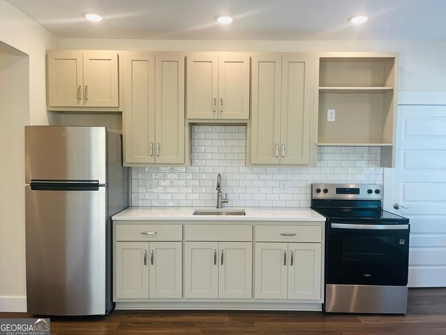 Building Photo - 105 Gardenia Ln