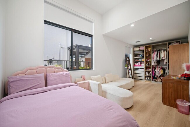 Building Photo - 5735 SW 104th Terrace