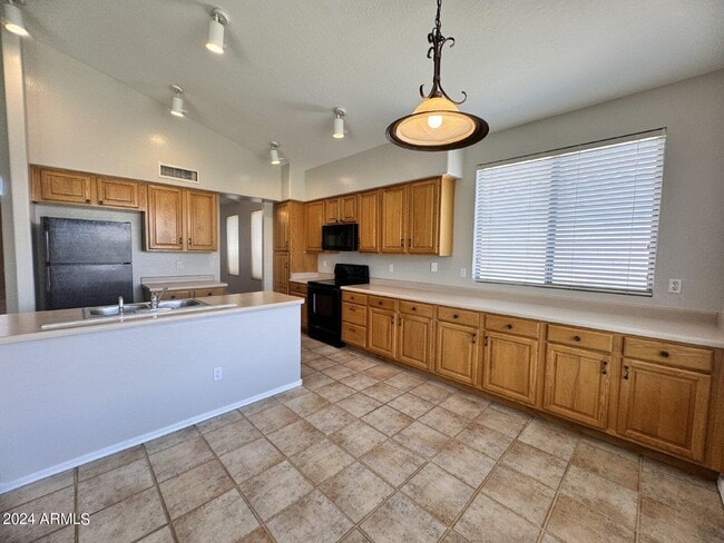 Building Photo - 1795 W Canary Way