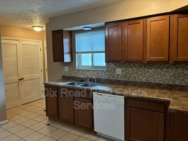 Building Photo - 5261 Bromwick Dr