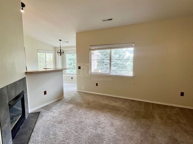 Building Photo - 3928 Riviera Grove