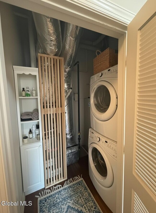 Building Photo - 733 Broadway