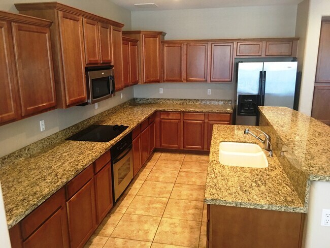 Building Photo - 300 W Wisteria Pl