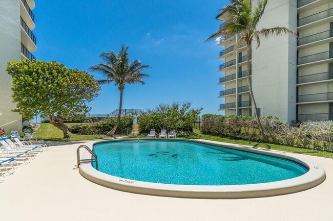 Building Photo - 5420 N Ocean Dr