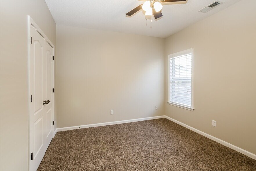 Building Photo - 9555 Morning Shadow Dr