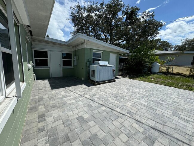 Building Photo - 480 Alice Dr