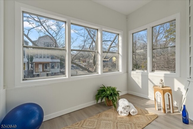 Building Photo - 211 Hillside Ave