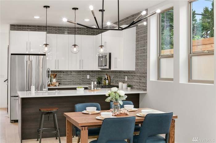 Building Photo - 3041 20th Ave W