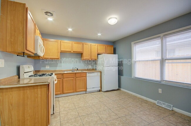 Building Photo - 1600 W Allen St