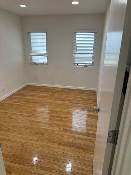 Building Photo - 4360 Elenda St