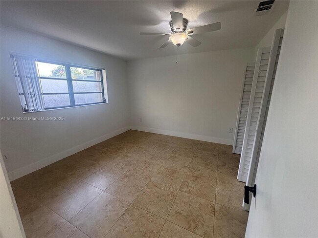 Building Photo - 810 NW 31st Ave