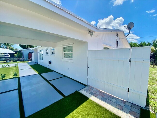 Building Photo - 3024 N 73rd Ter