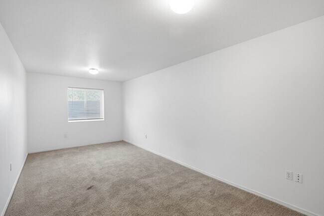 Building Photo - 857 N Garfield St