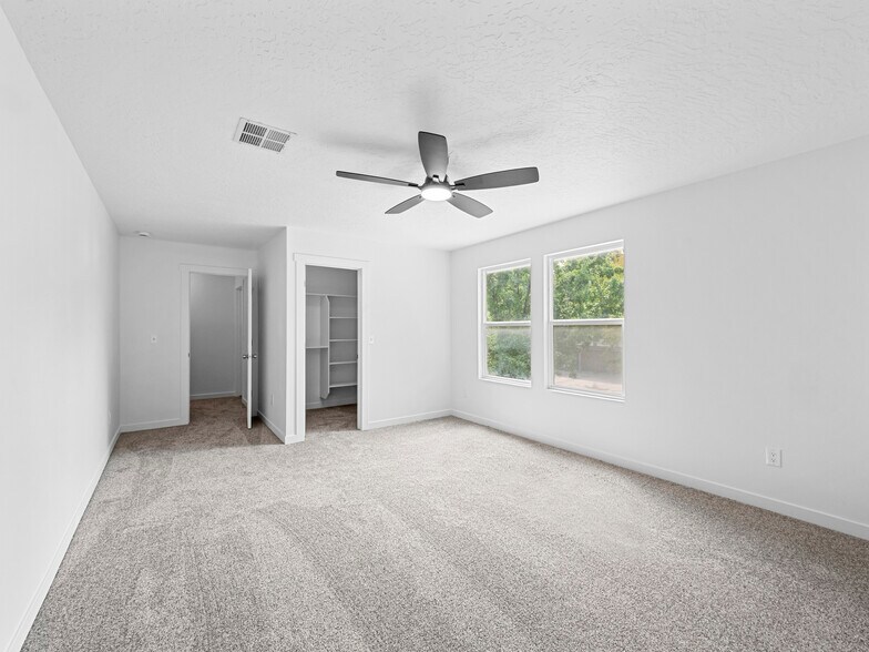 Building Photo - 9562 W Littlewood Dr
