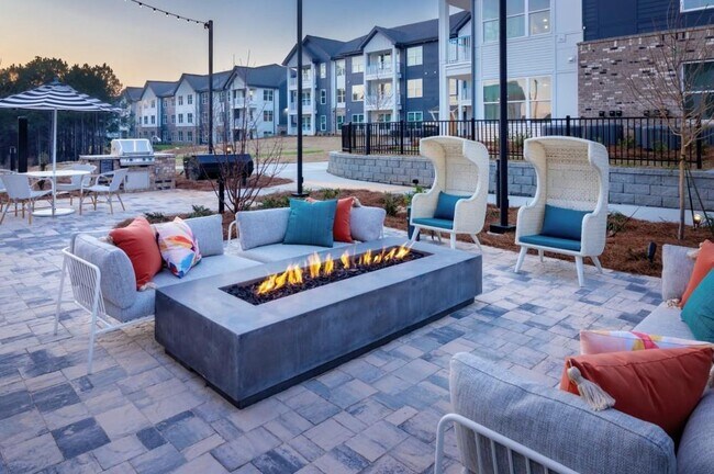 Building Photo - 5617 Oak St