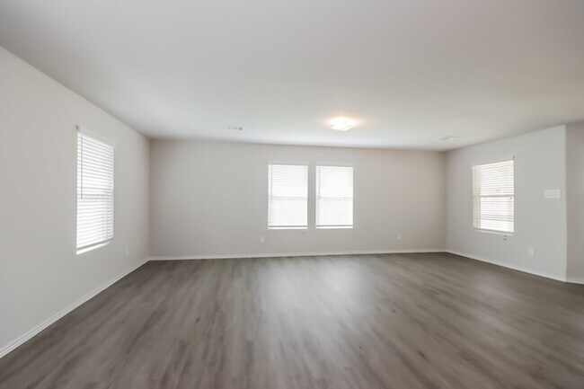 Building Photo - 213 Pronghorn Dr