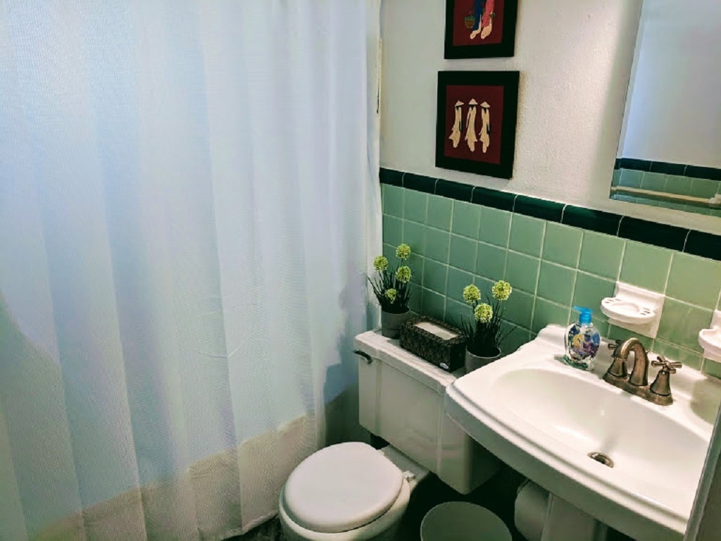 bathroom - 496 28th Ave N
