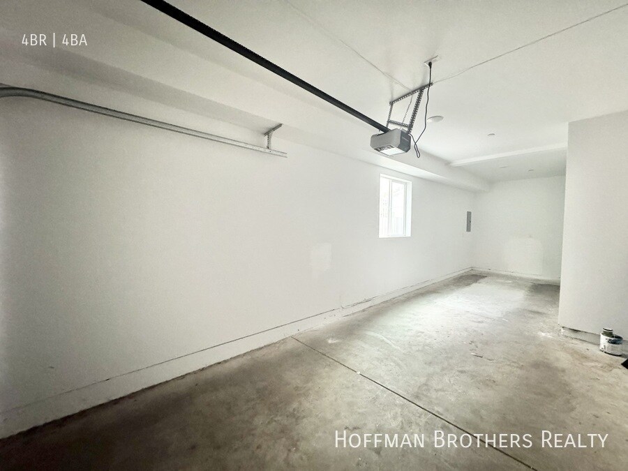 Building Photo - 156 N Mariposa Ave