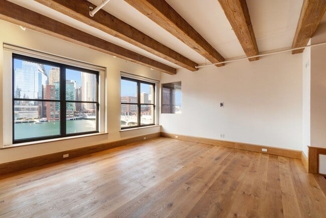 Building Photo - 33 Sleeper St