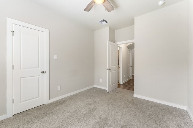 Building Photo - 421 Soapberry Tree Ct