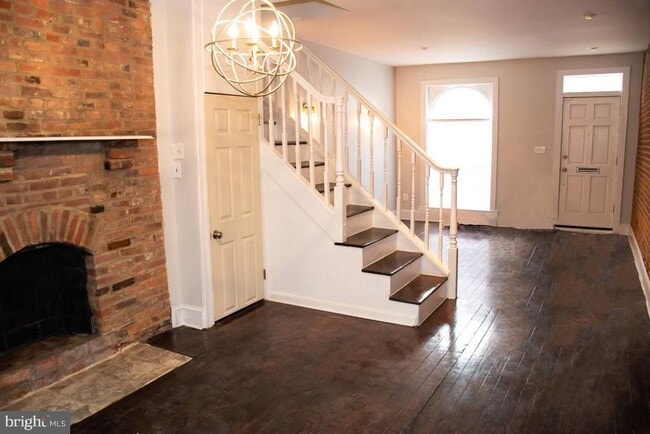 Building Photo - 8 E Henrietta St