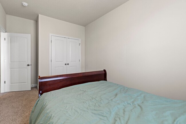 Building Photo - Colony at Towne Pointe
