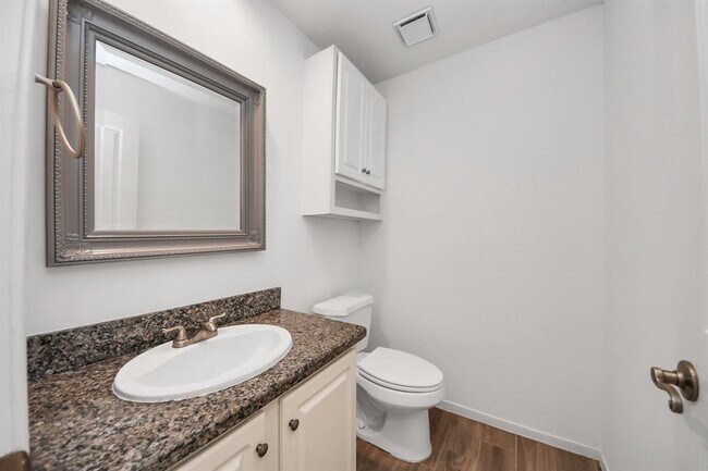 Building Photo - 103 Lakeridge Dr