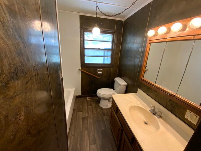 Building Photo - 921 Martin St