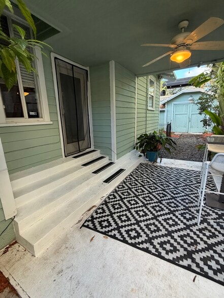 Building Photo - 27 NE 49th St