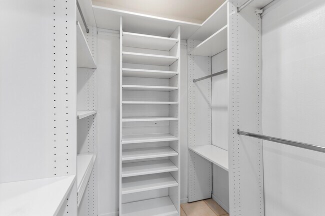 Building Photo - 615 ESPLANADE