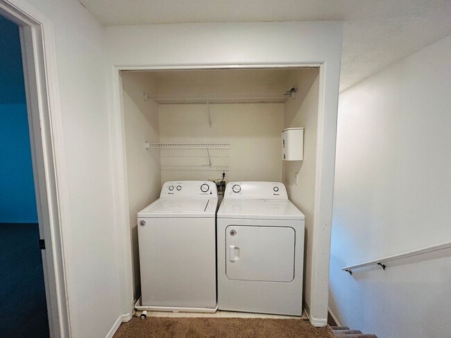 Building Photo - Adorable SW Portland Home Now Available