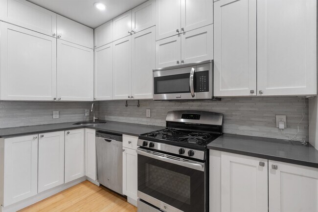 Building Photo - 809 Park Ave