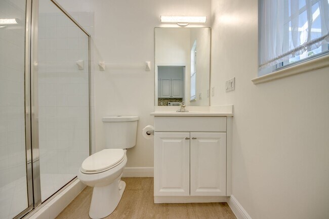 Building Photo - 14021 Bently Cir