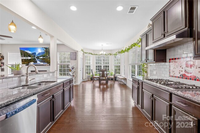 Building Photo - 5086 Waterloo Dr