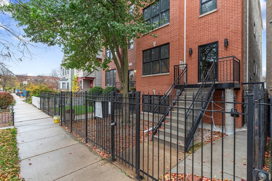 Building Photo - 1044 N California Ave