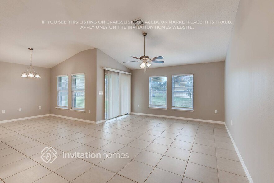 Building Photo - 2701 Dolfino Ct