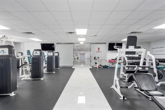 Building Photo - 600 Parkview Dr