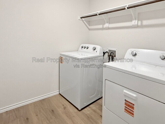 Building Photo - 1629 Topaz Trl