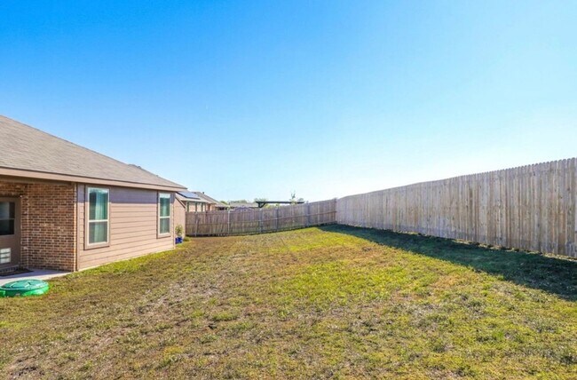 Building Photo - 1831 Creekwood Dr