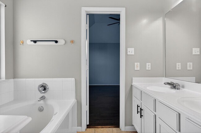 Building Photo - 6706 Portlick Dr