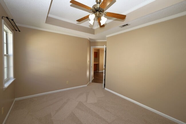 Building Photo - 203 Blue Pool Dr