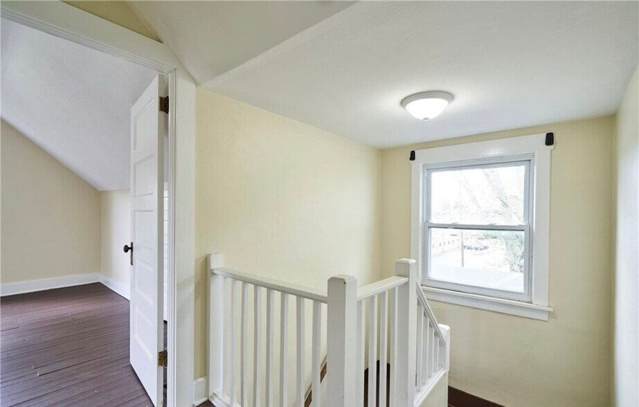 Building Photo - 1725 Woodland Ave NW