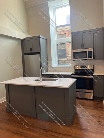 Building Photo - 810 Plum St