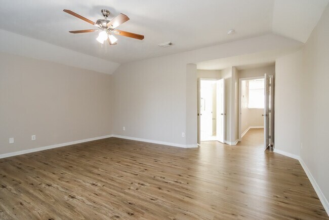 Building Photo - 13707 Broad Oaks Ln