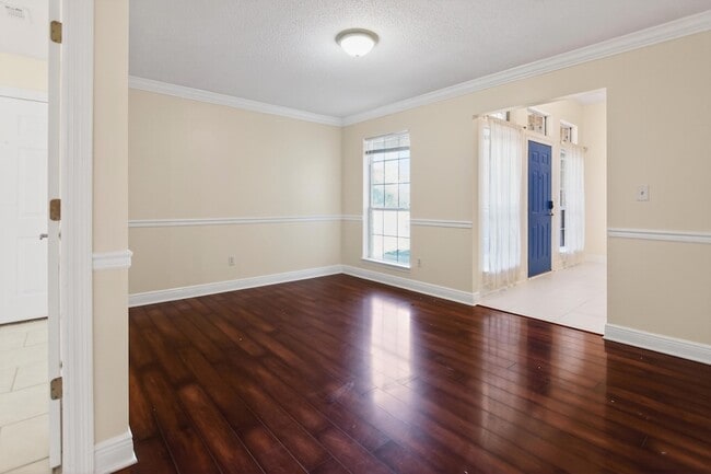 Building Photo - 1249 Northview Dr