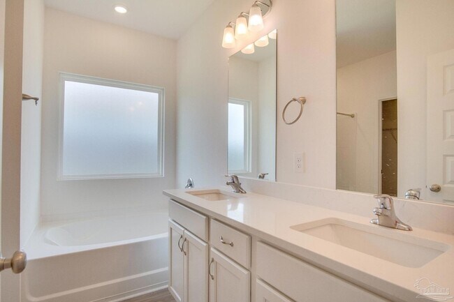 Building Photo - 6625 Sun Tree Cir