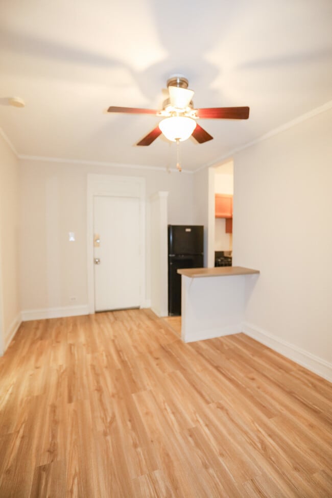 Building Photo - 5210 S Woodlawn Ave