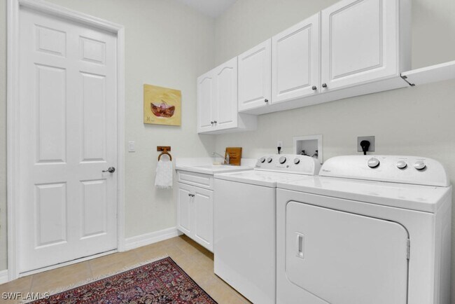 Building Photo - 3335 SW 25th Ct
